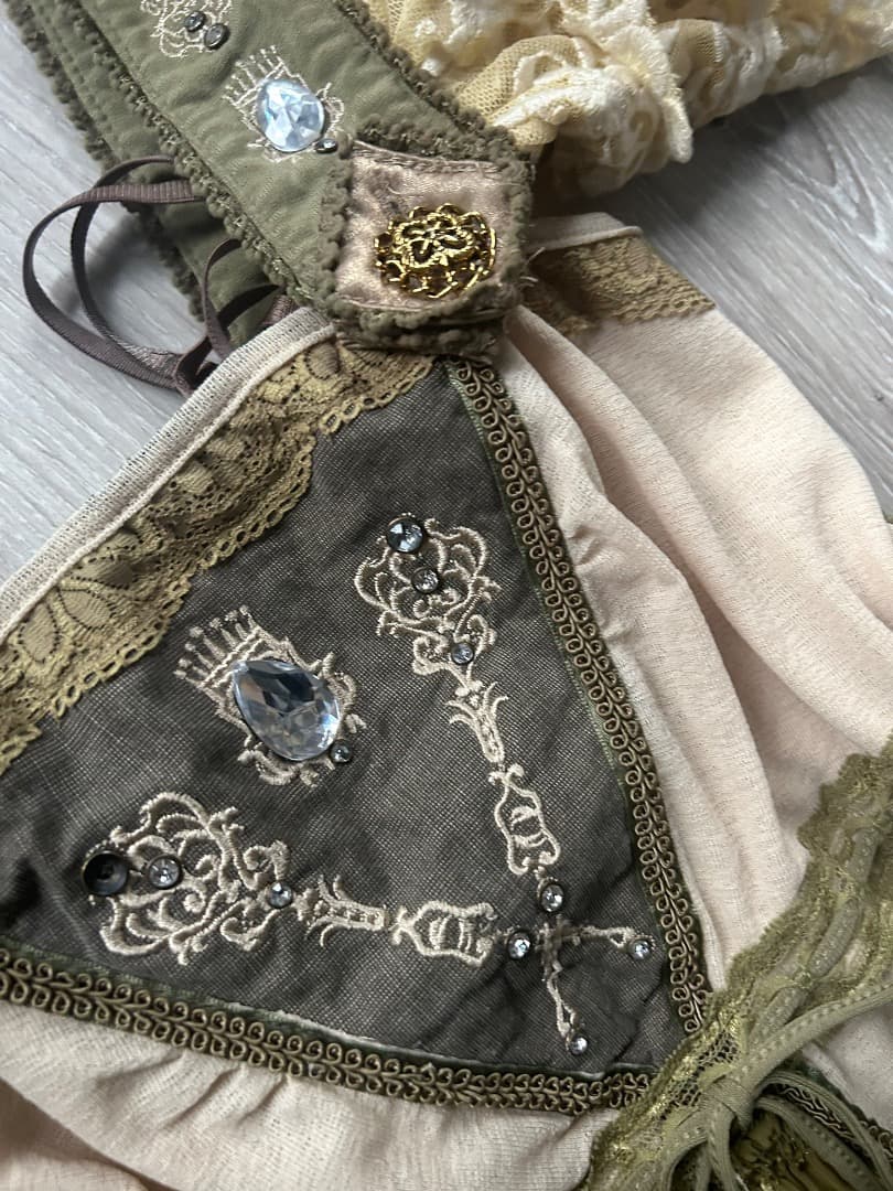 希少 ozz angelo 刺繍フレアワンピース