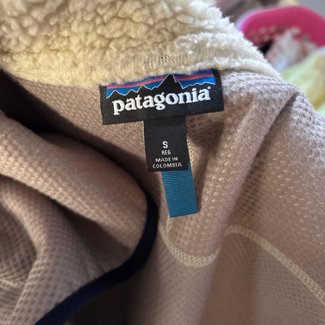 patagonia フリース ベスト ベージュ/ネイビー