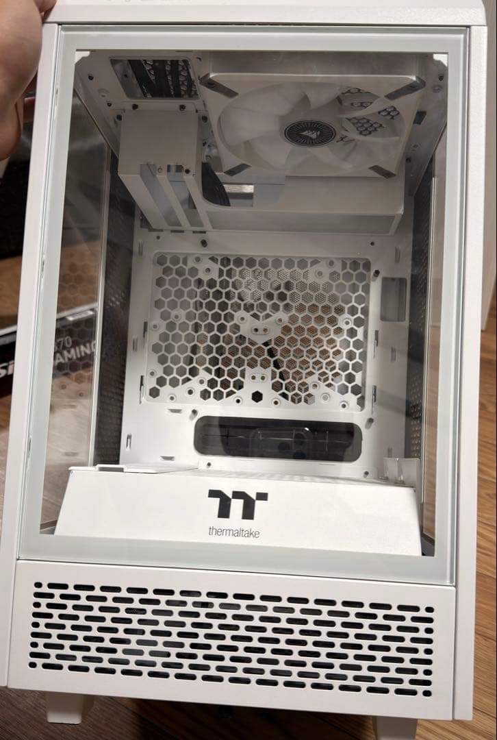 Thermaltake The Tower 100 ITX ケース