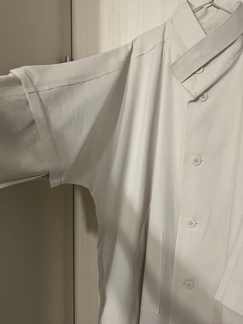 HOMME PLISSE イッセイミヤケ22ssプレスコート白