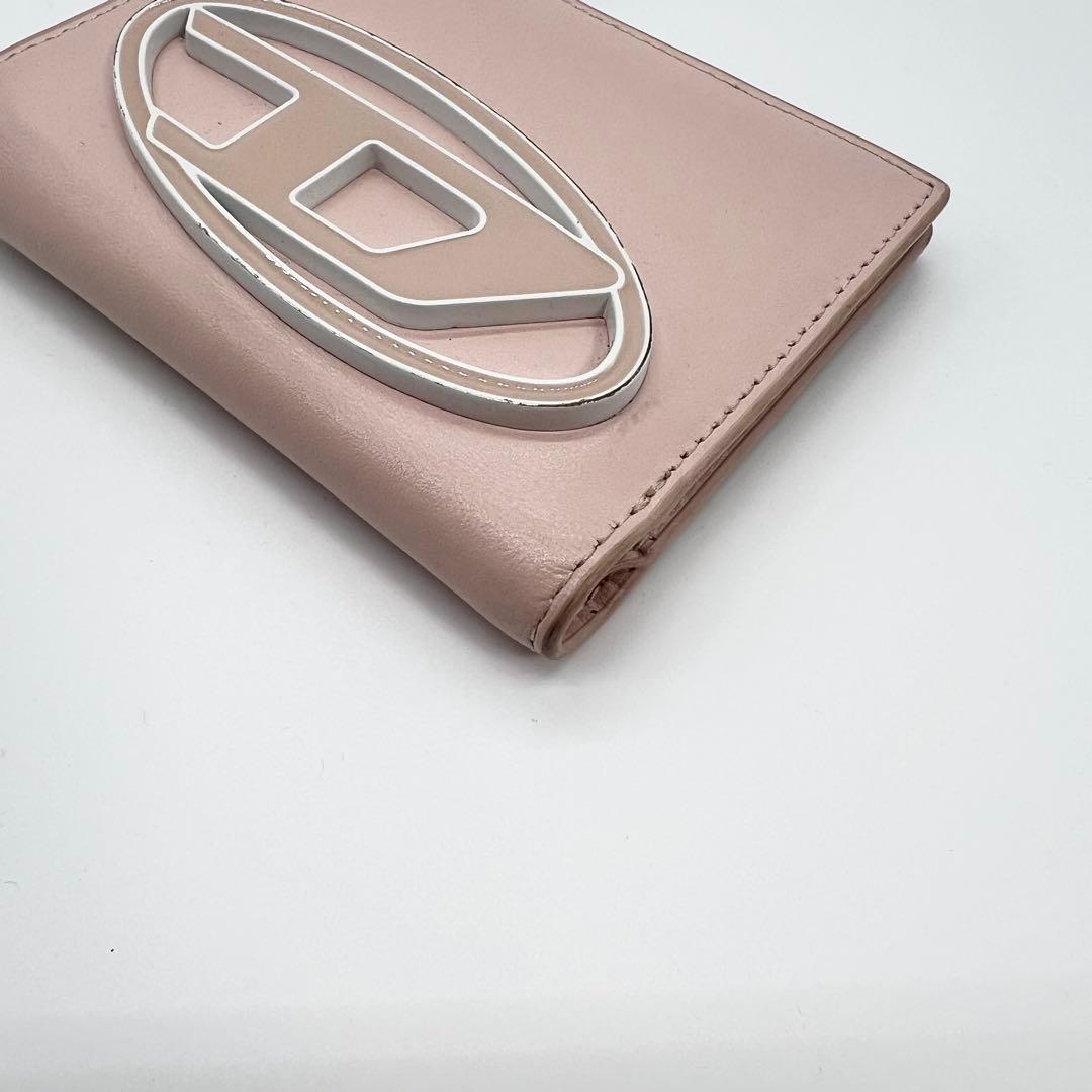 美品✨ディーゼル　ミニウォレット　二つ折り財布　Dロゴ　メタルロゴ　ピンク