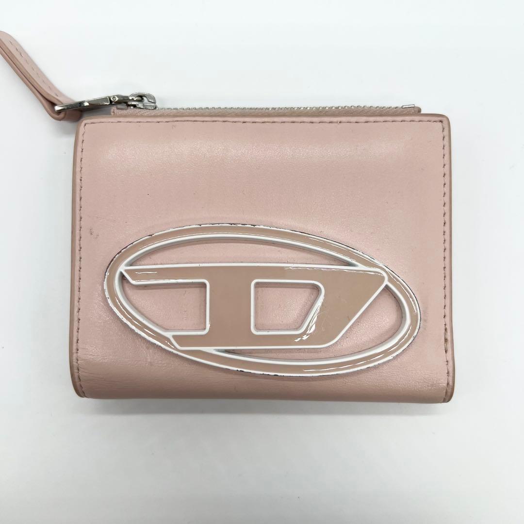 美品✨ディーゼル　ミニウォレット　二つ折り財布　Dロゴ　メタルロゴ　ピンク