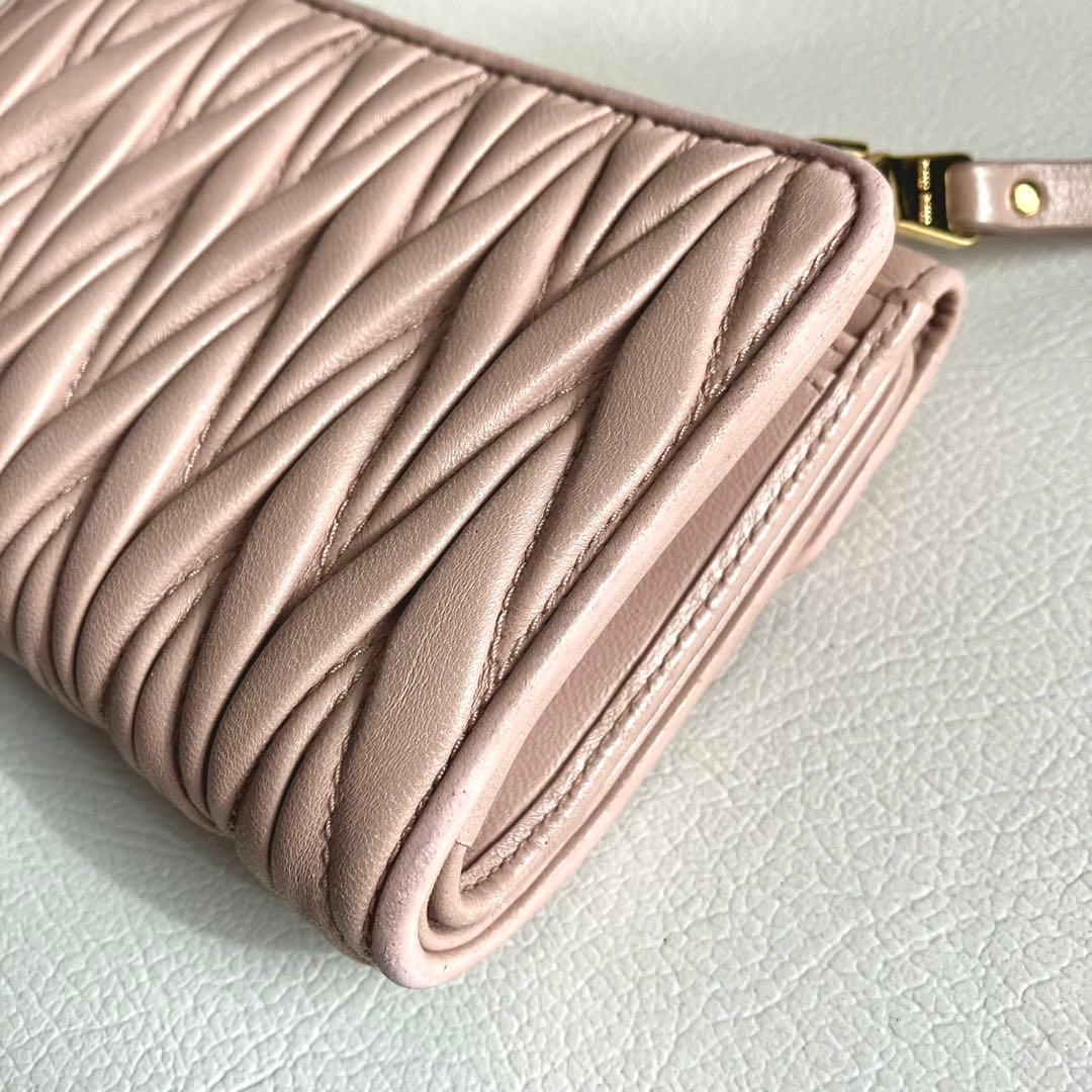 RFID搭載 MIUMIU 3つ折り財布 マテラッセ ロゴ レザー ピンク