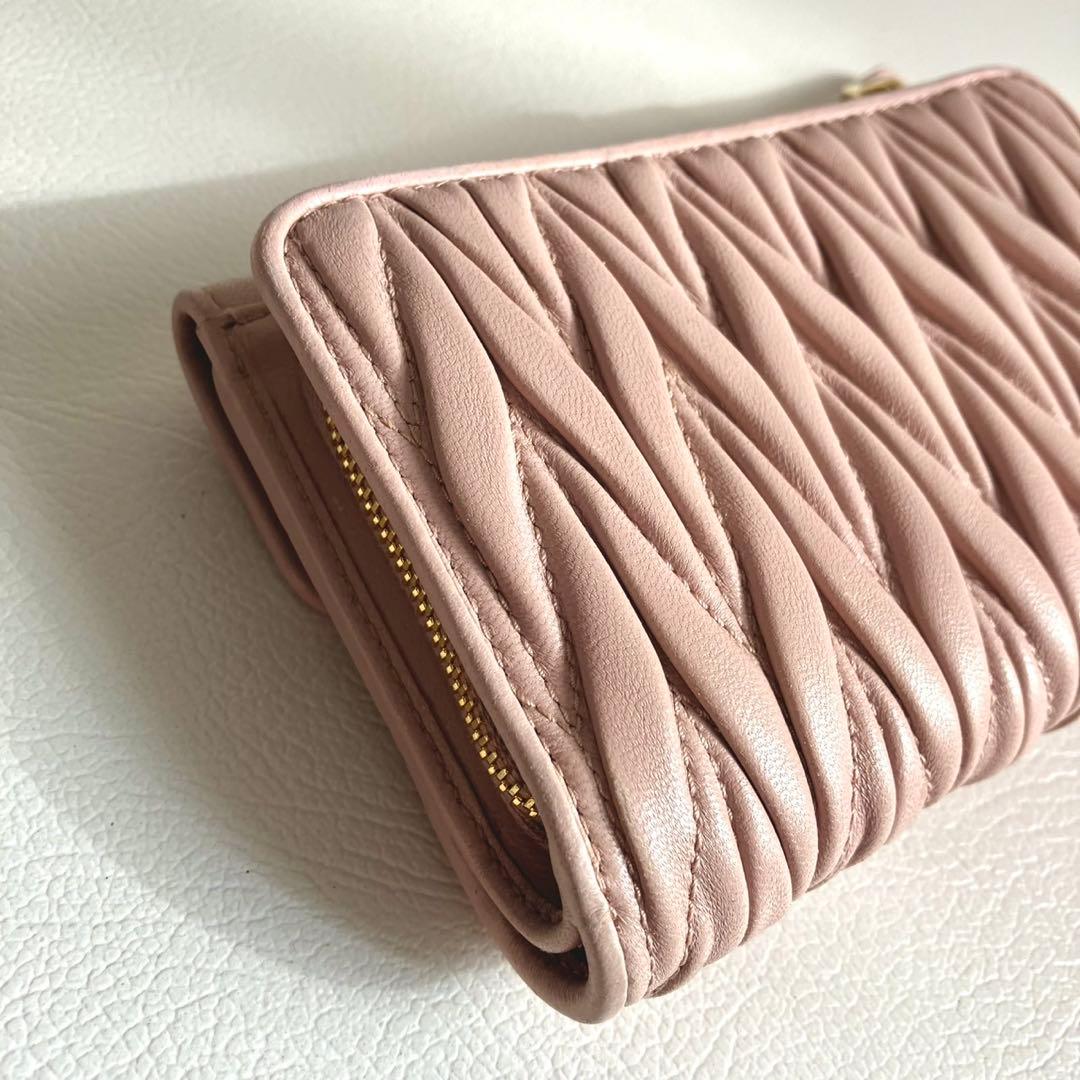 RFID搭載 MIUMIU 3つ折り財布 マテラッセ ロゴ レザー ピンク
