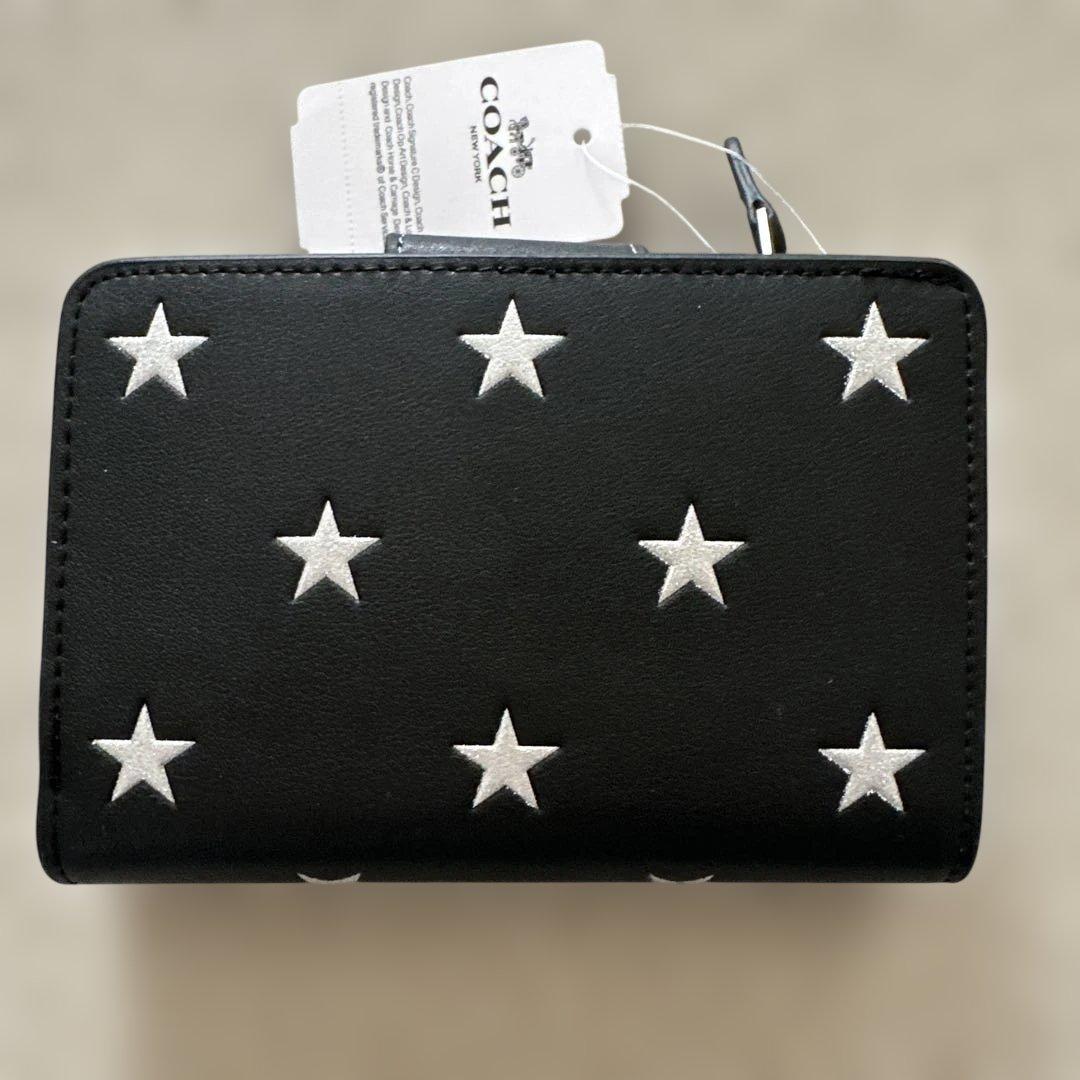 ★新品タグ付★ COACH 二つ折り財布 ブラック 星柄