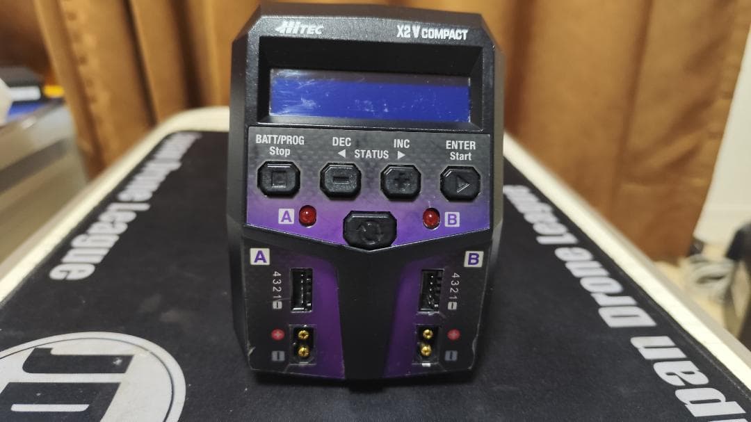 Hitec X2 V COMPACT バッテリー充電器