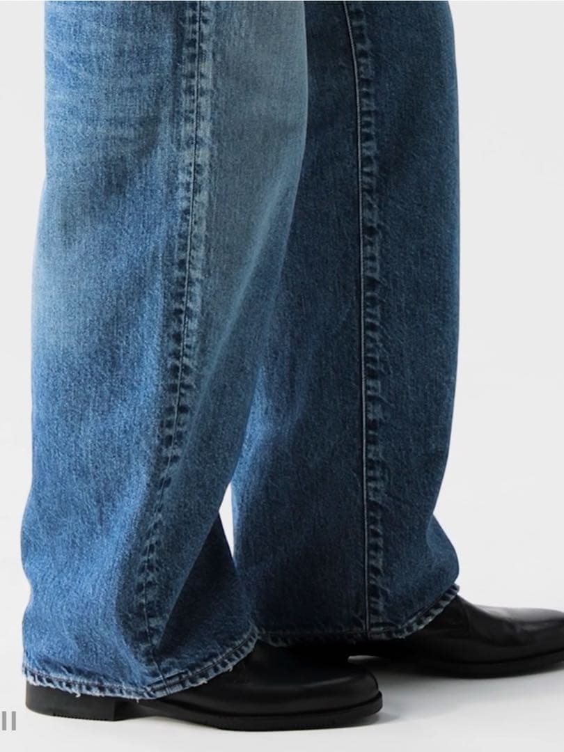 【Japan Blue Jeans】ダメージストレートジーンズ 11oz