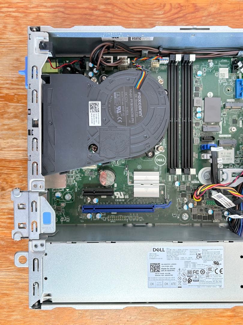 ベアーボン状態のDell Precision 3440/CPUなし・メモリなし