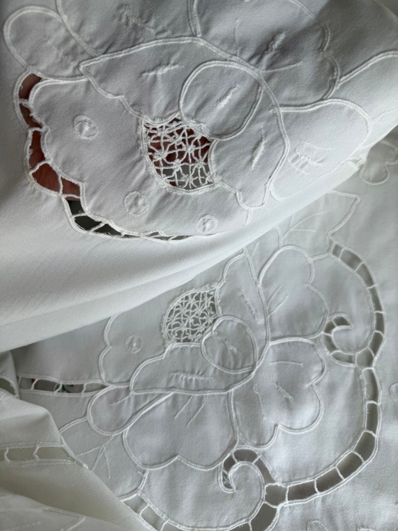 フランスアンティークஐ⋆*花柄刺繍の大判クロス・カーテンにも〜
