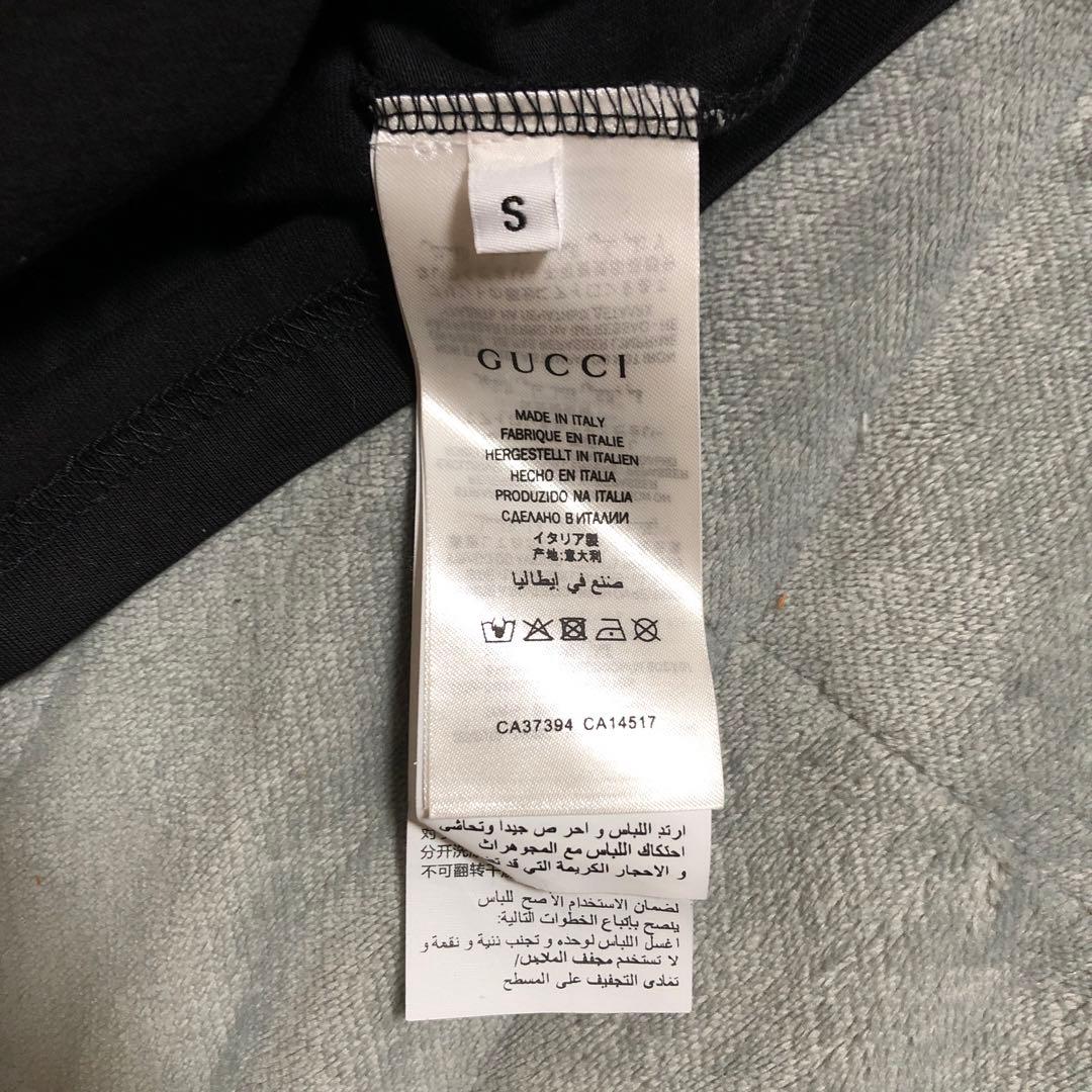 GUCCI 猫刺繍 ブラックTシャツ