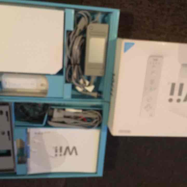 ニンテンドーWIi 本体   リモコン3本