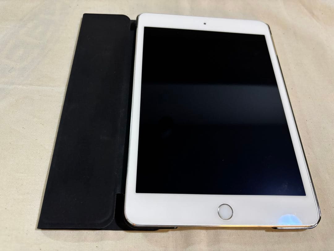 iPad mini 4（128GB・シルバー）