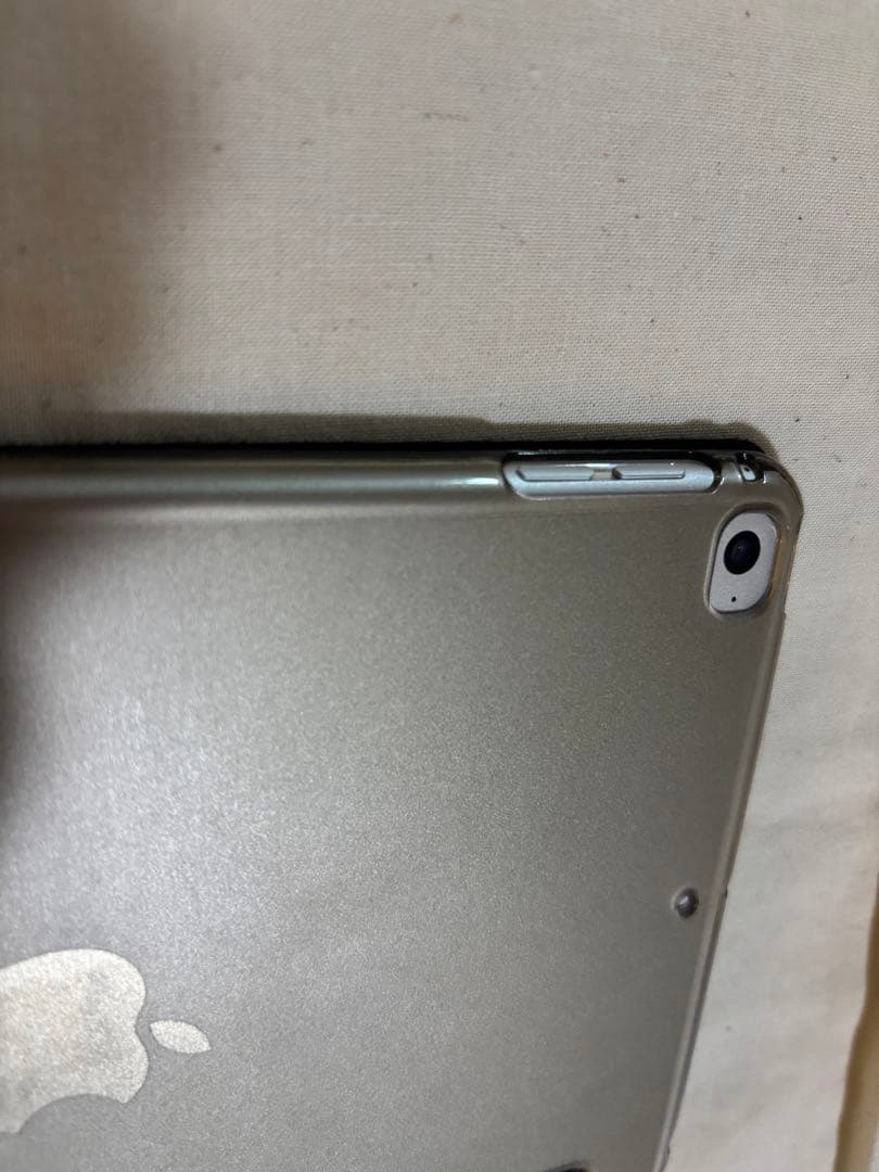 iPad mini 4（128GB・シルバー）