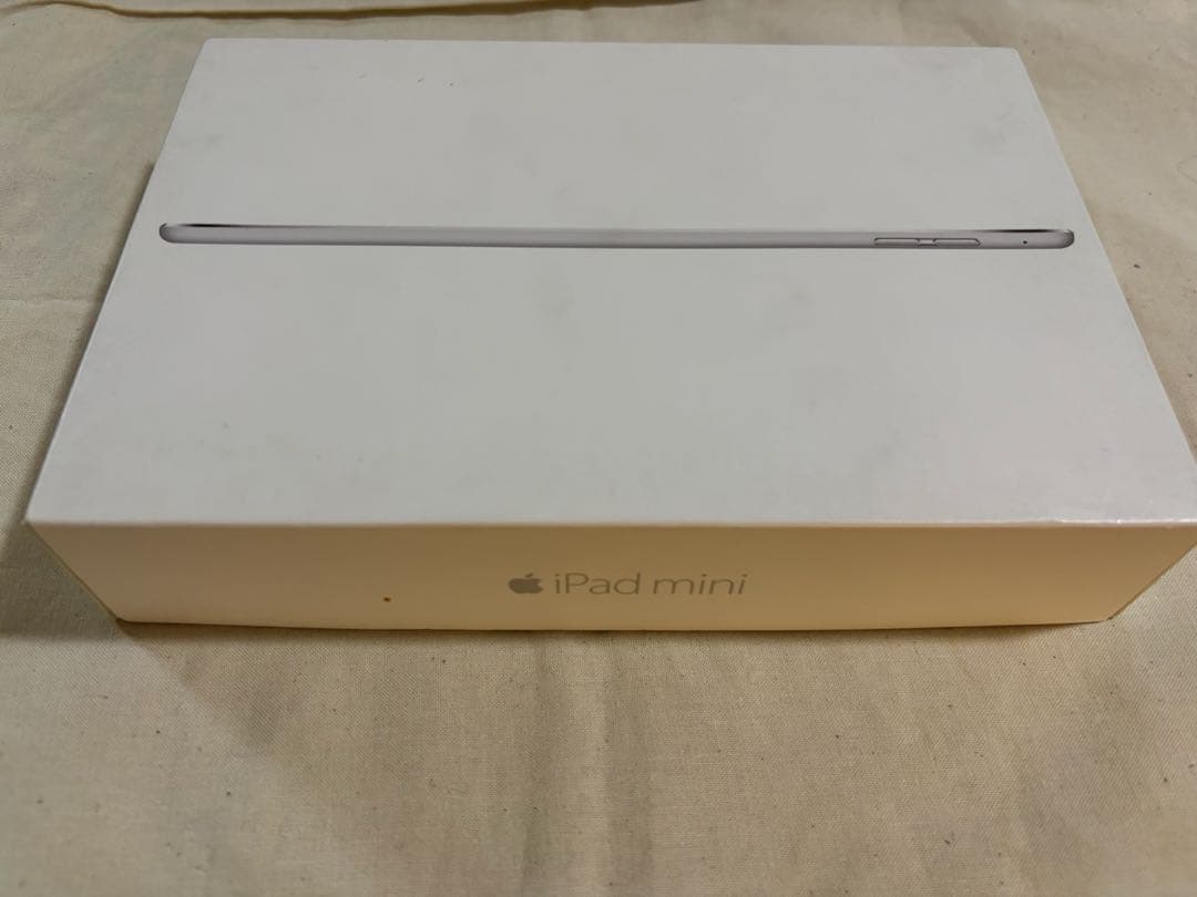 iPad mini 4（128GB・シルバー）