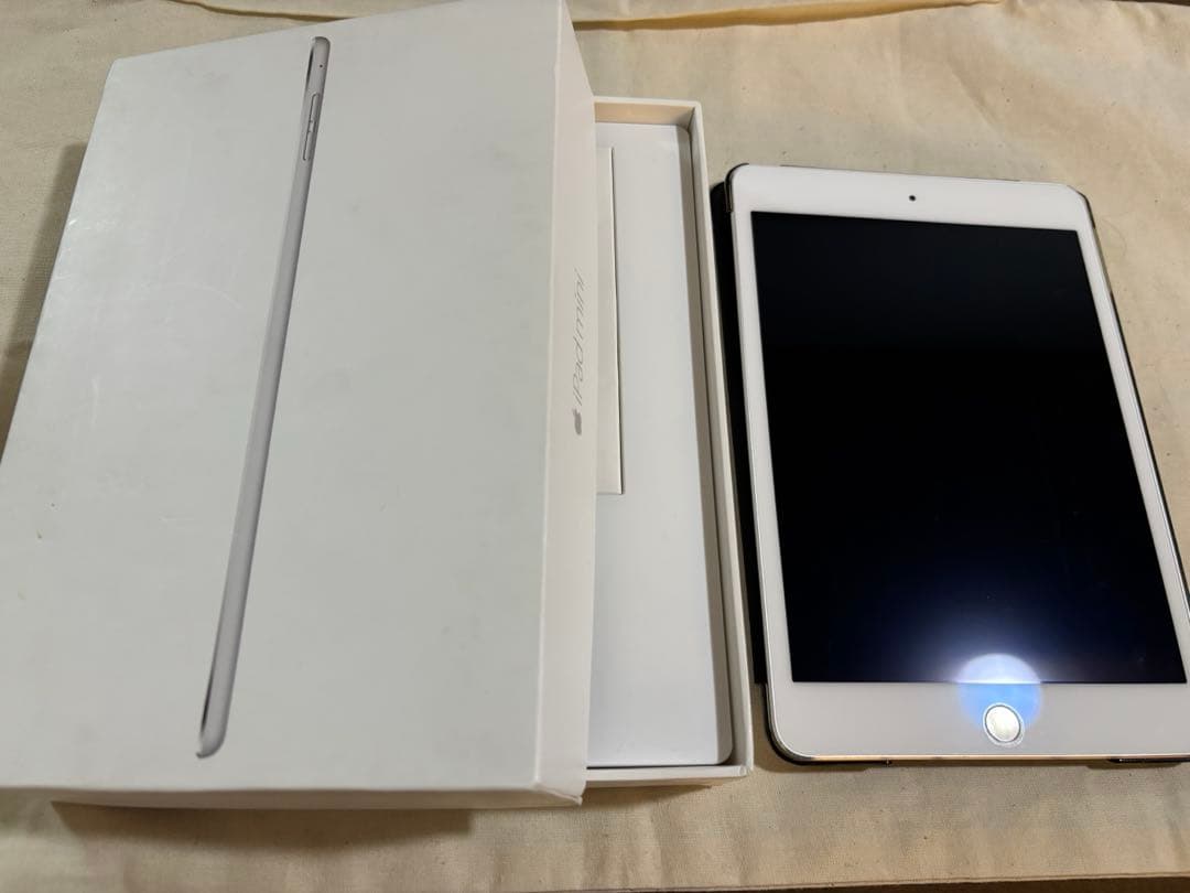 iPad mini 4（128GB・シルバー）