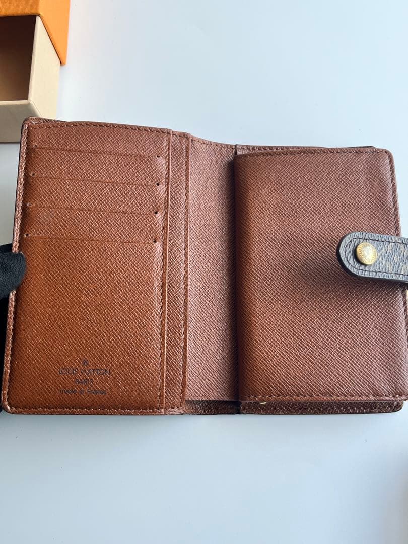 LOUIS VUITTON ヴィトン　二つ折り財布