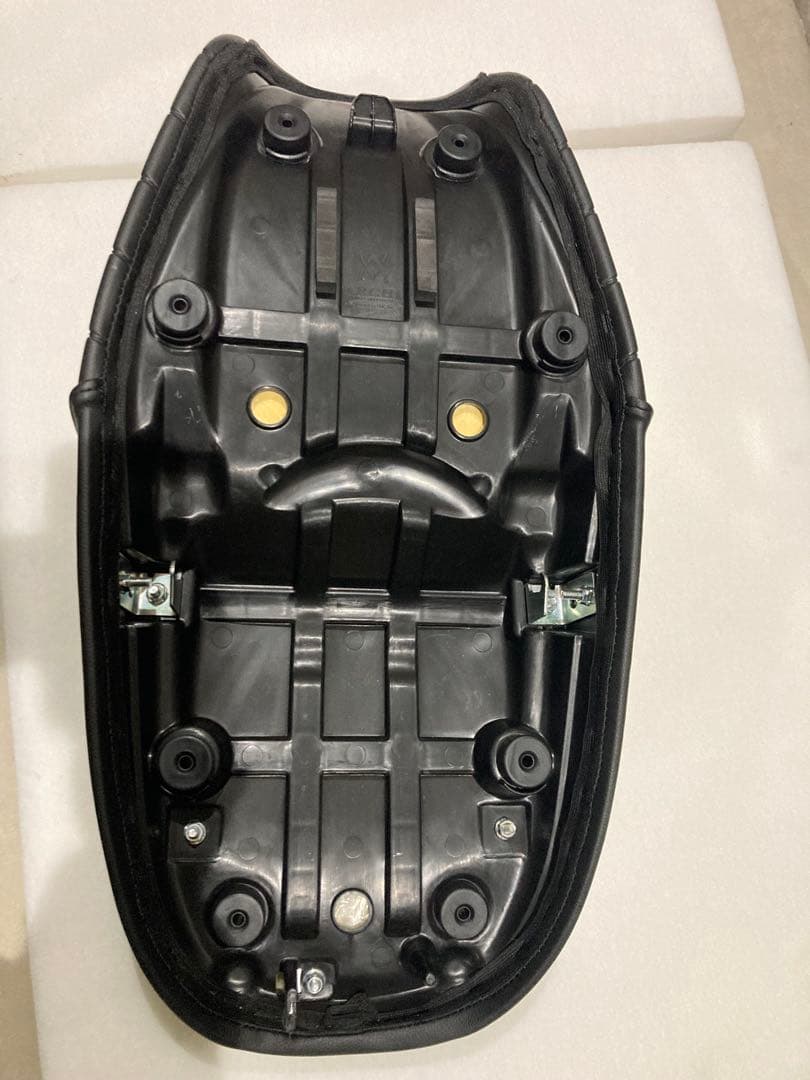 PMC ARCHI Z900RS タックロール　ローシート　ベルト付　足付改善
