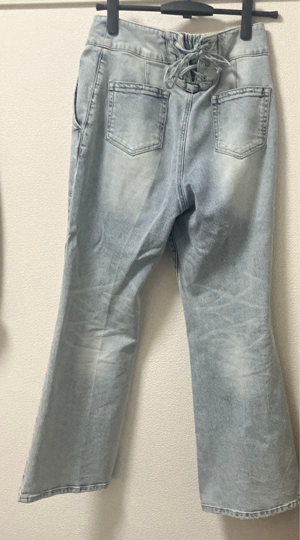 【美品】今季　ラブティックボンボン　バックレースアップデニムフレアパンツ　PS