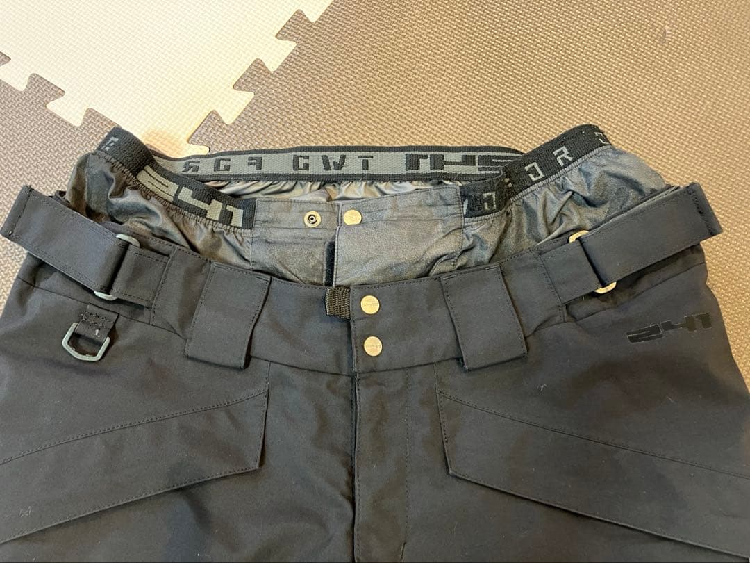241 GORE-TEX ブラック スノーボードパンツ TWO FOR ONE