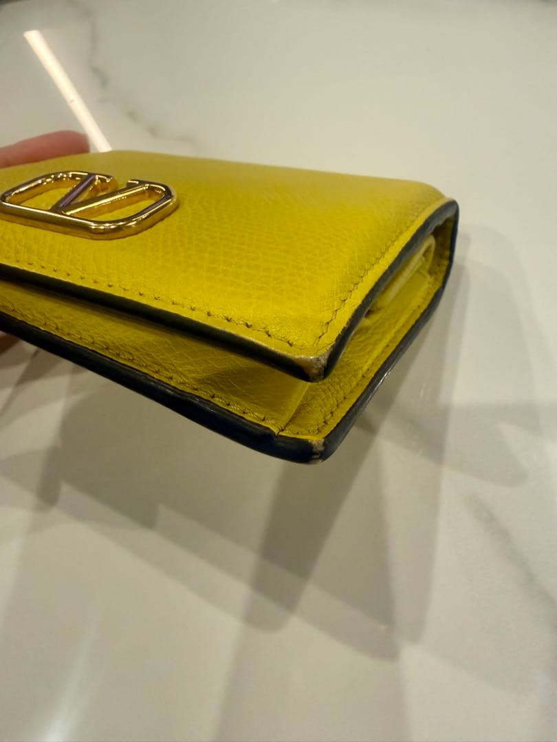 Valentino 二つ折り財布 イエロー　P0R39SNP レザー Vロゴ