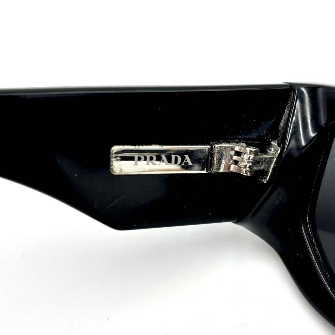 PRADA　サングラス　三角ロゴ　ブラック　PR 09ZS