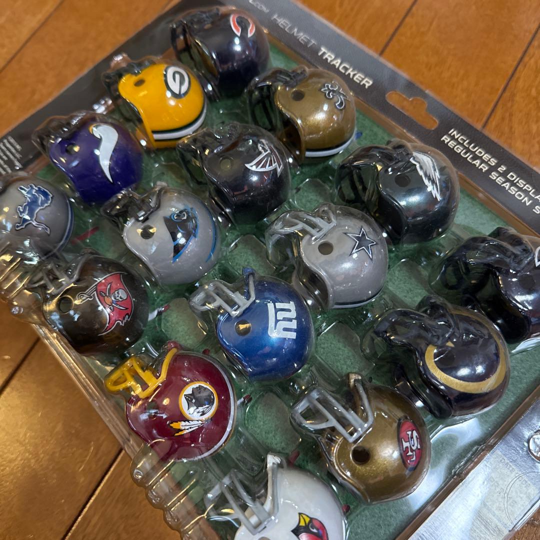 NFL ヘルメットトラッカー 32個セット