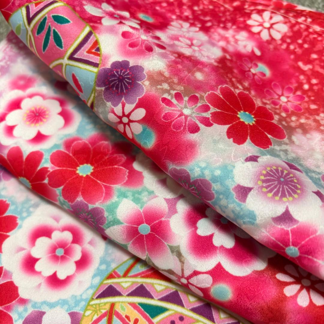 【新品未使用】豪華刺繍入り お宮参り 産着 女の子 合繊 赤