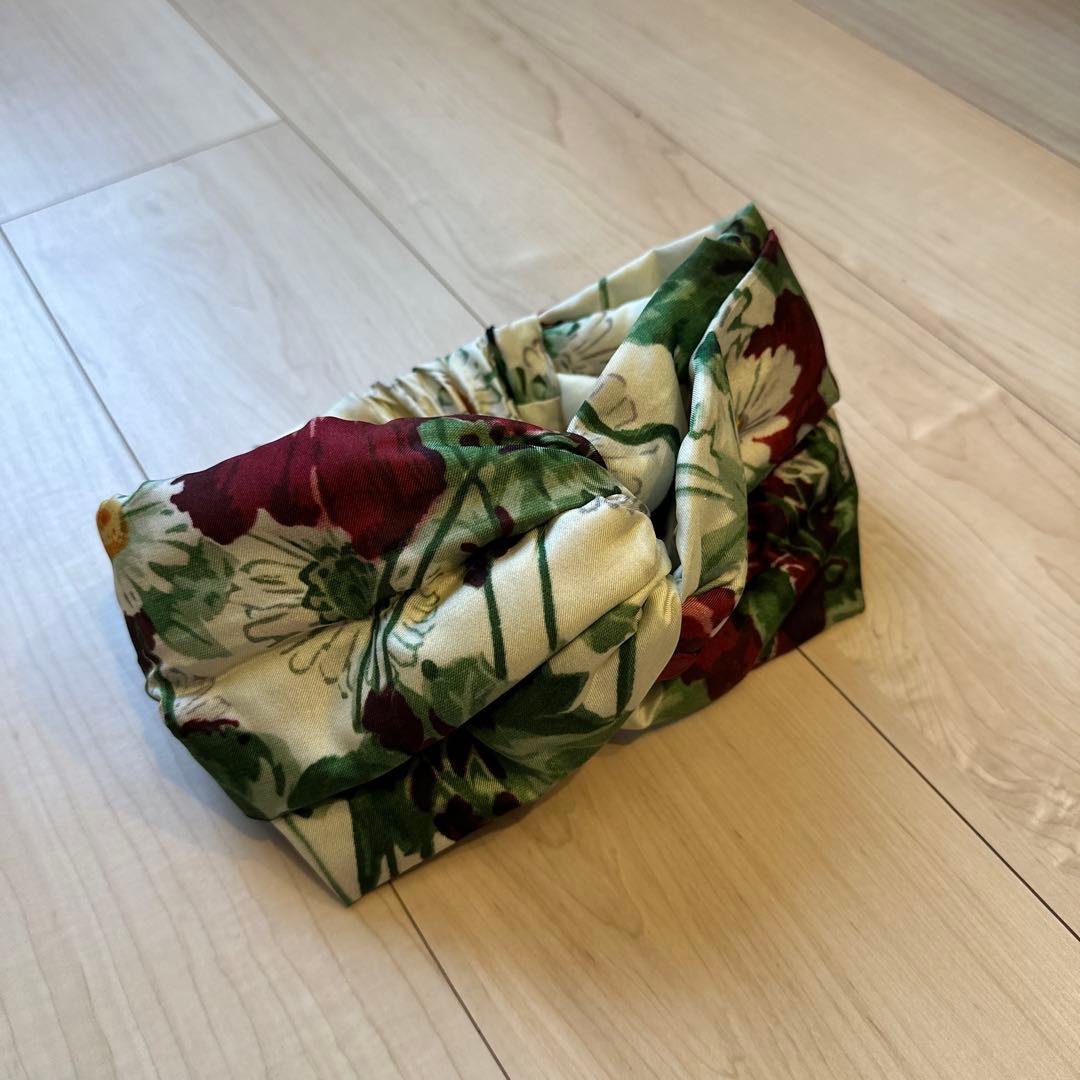 GUCCI 花柄ツイストヘアバンド