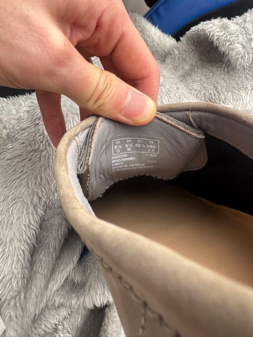 Clarks Originals グレー スエード ローカットシューズ