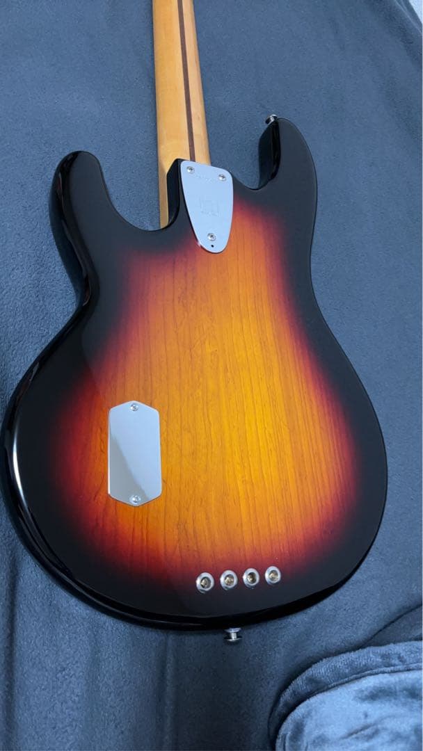 ベース MUSIC MAN Retro 70s StingRay