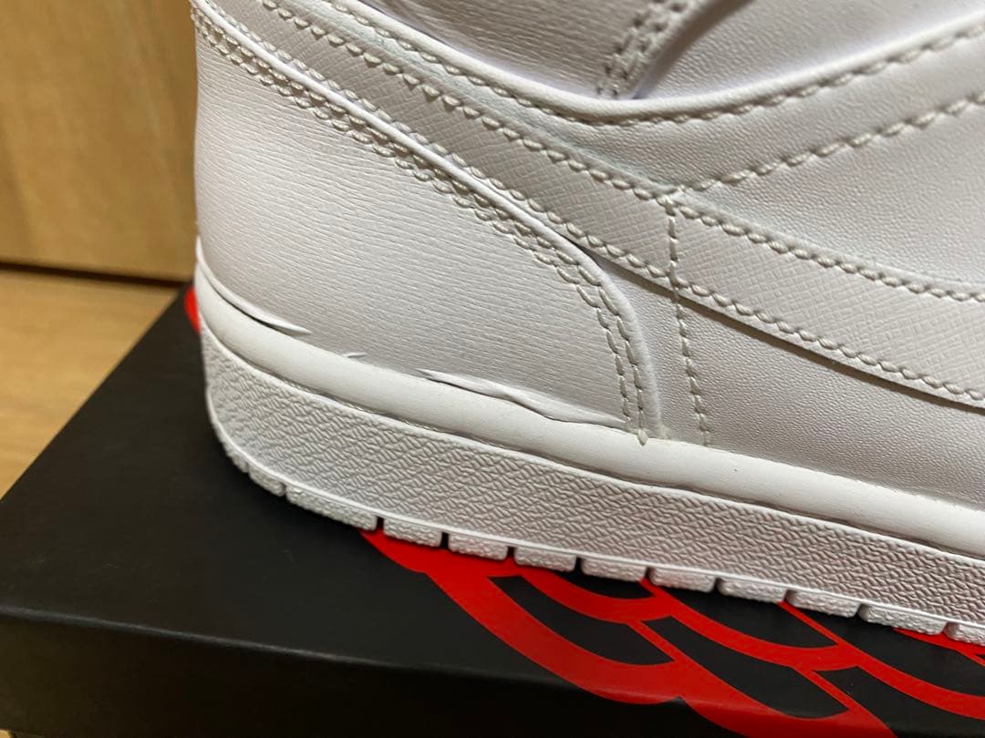 NIKE AIR JORDAN 1 MIDホワイト 27cm 【値下げ不可】