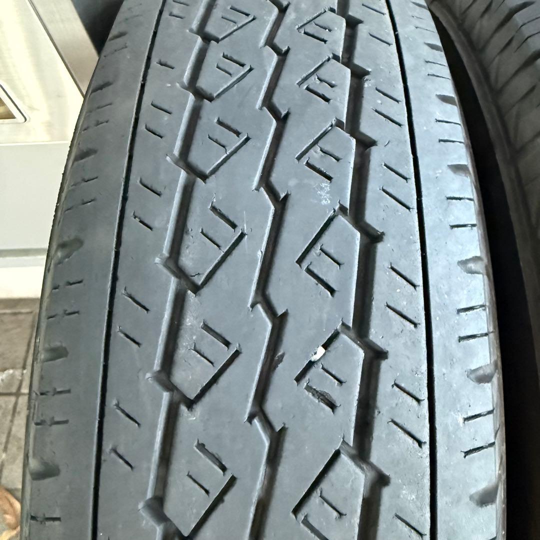 NV 350①195/80R15 107/105LTブリヂストン夏タイヤ
