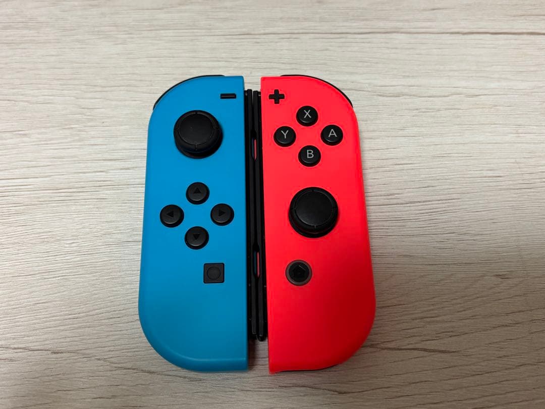 照*り様 Nintendo Switch 本体 青と赤のジョイコン