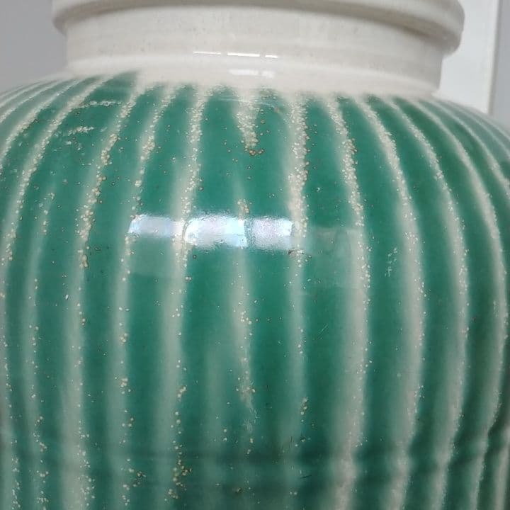 味わい深い陶器の壺 used品
