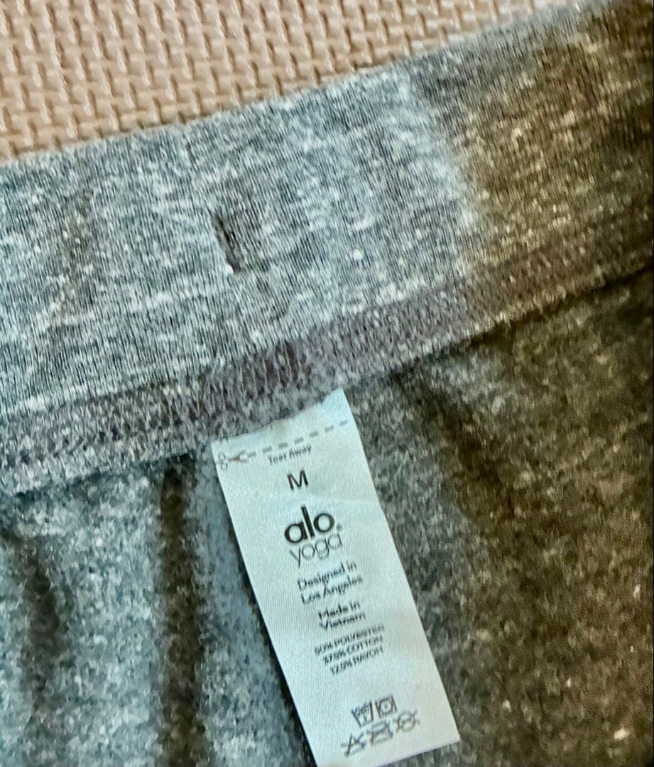 【新品】alo yoga グレー ヨガパンツ