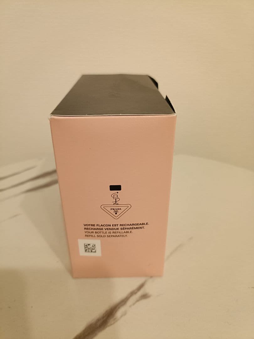 PRADA パラドックス　オーデパルファム