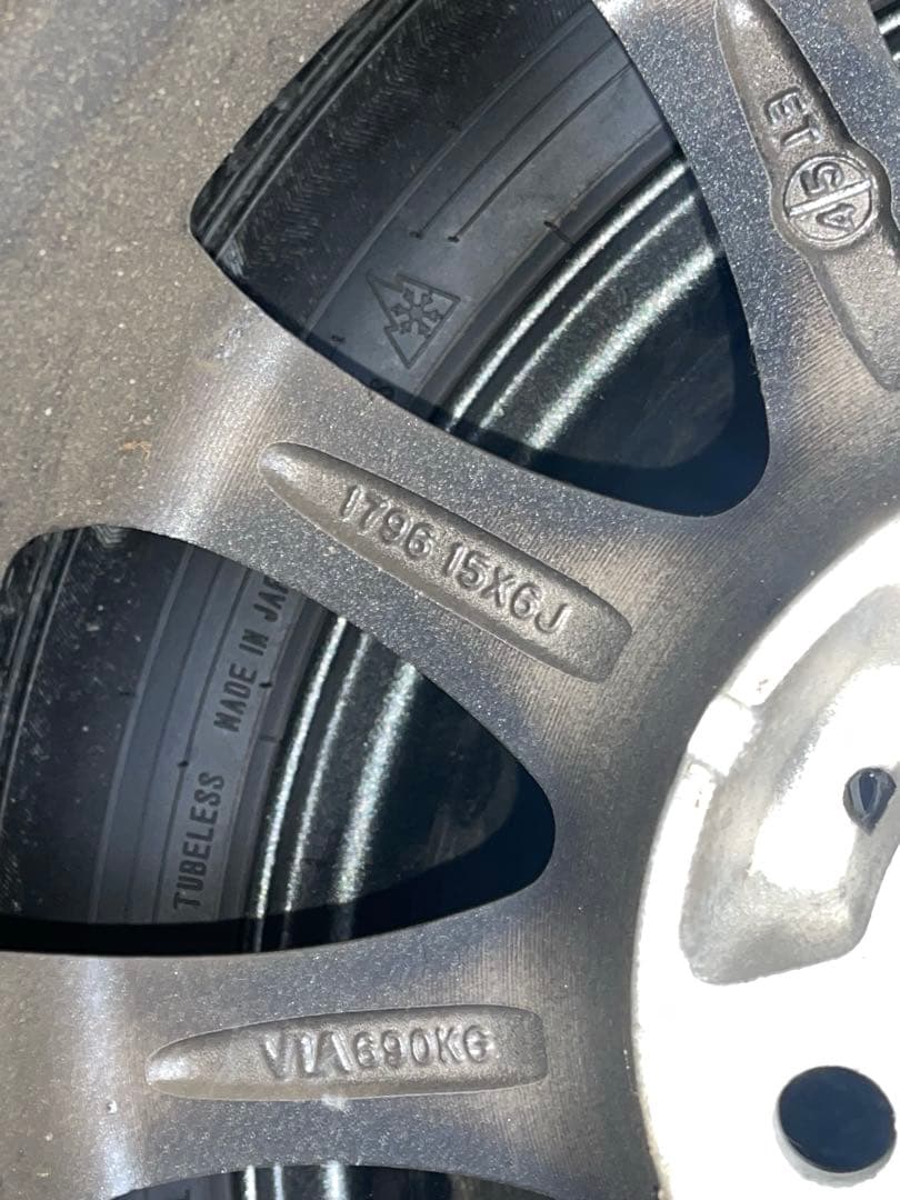バリ山　DUNLOP スタッドレスタイヤ 175/60R15 手渡しのみ