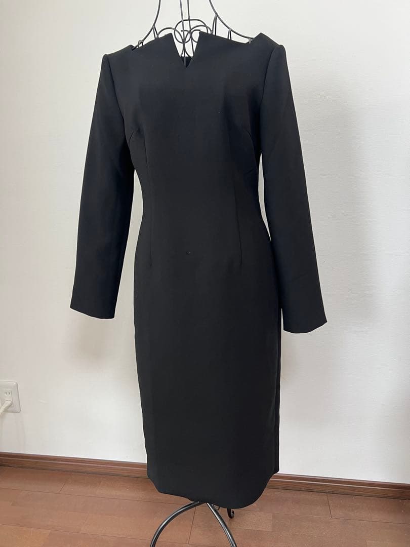 新品　BIRTHDAY BASH KEY NECK MIDI DRESS