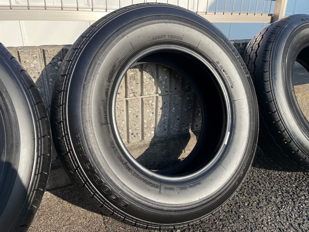 ハイエース純正タイヤ　BRIDGESTONE 195/80R15 中古4本セット