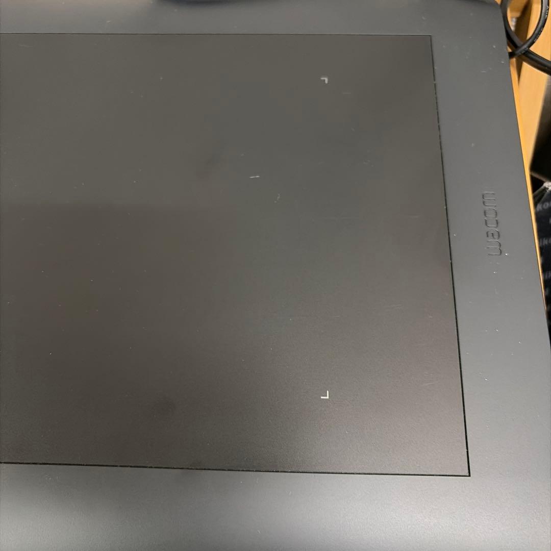 Wacom ペンタブレット　Intuos pro medium PTH-651