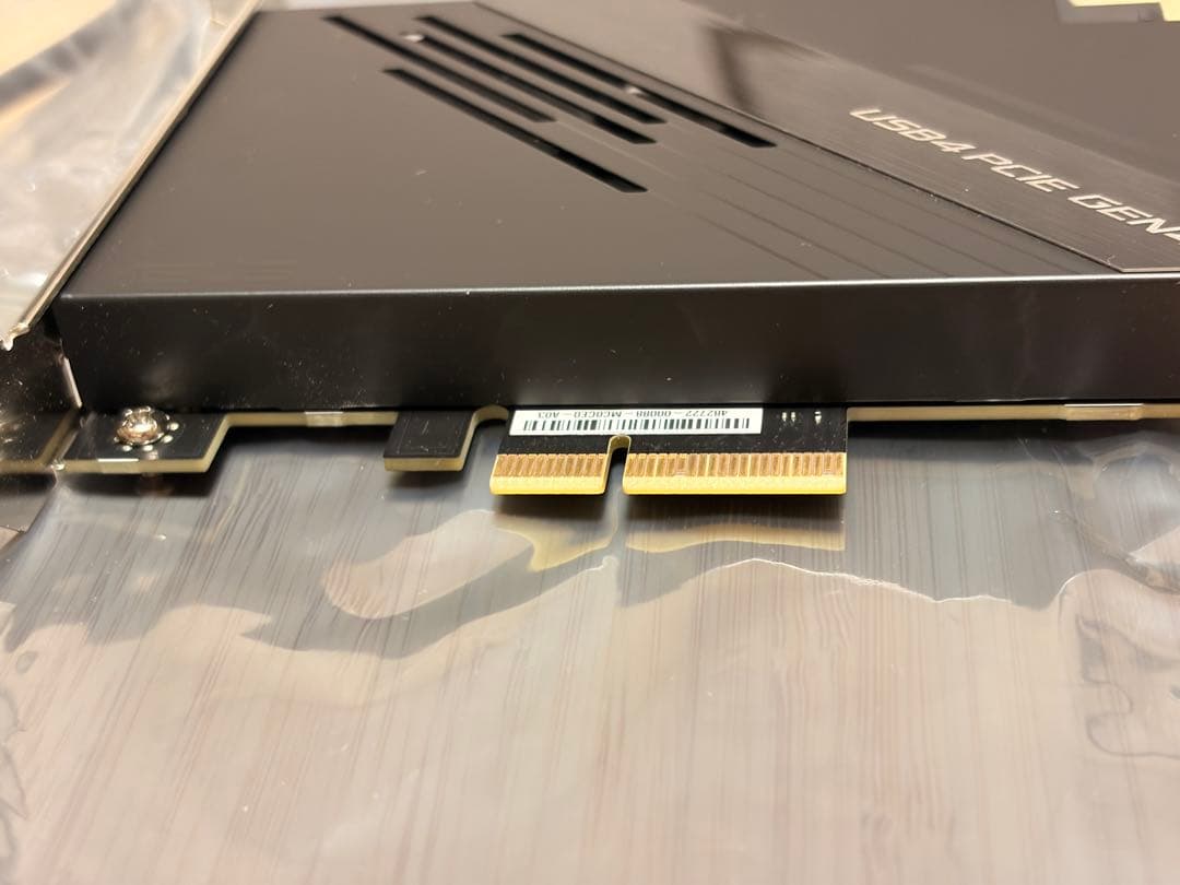 ASUS USB4 PCIe Gen4 拡張カード