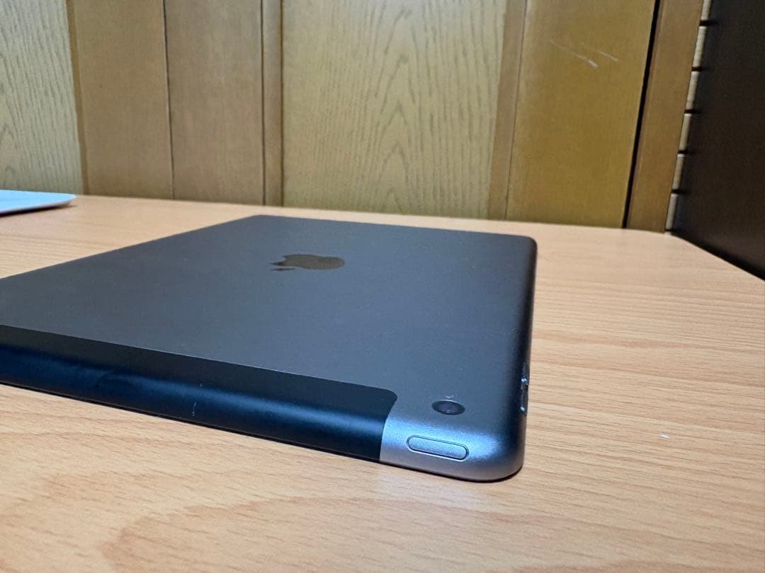 Apple iPad 9.7インチ スペースグレー３２GB