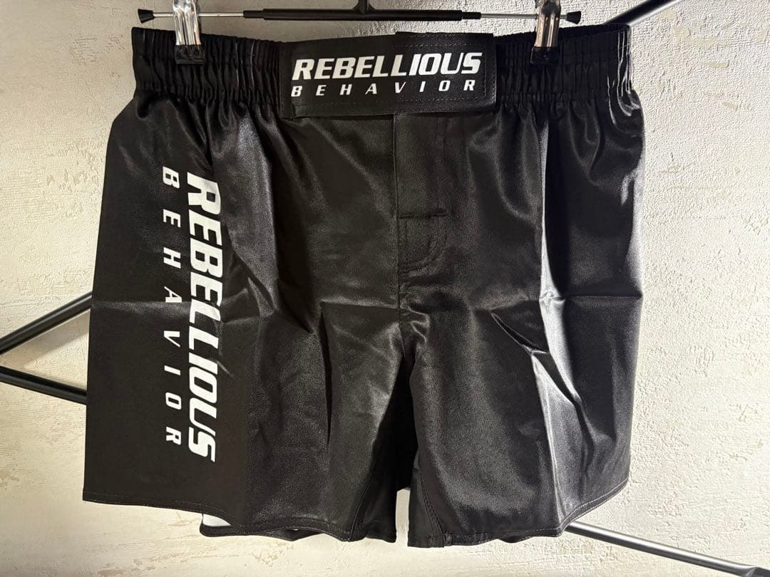 REBELLIOUS BEHAVIOR 黒ショートパンツ Mサイズ 格闘技