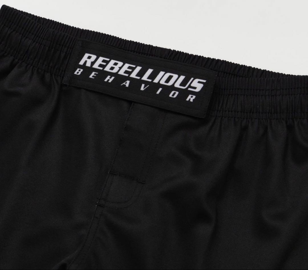 REBELLIOUS BEHAVIOR 黒ショートパンツ Mサイズ 格闘技