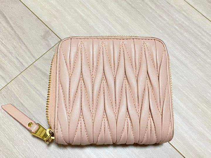 MIU MIU マテラッセ　レザー財布　ピンク