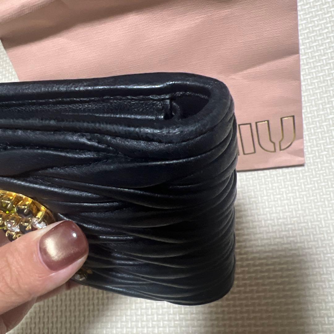 MIU MIU ブラック 二つ折り財布　マトラッセ