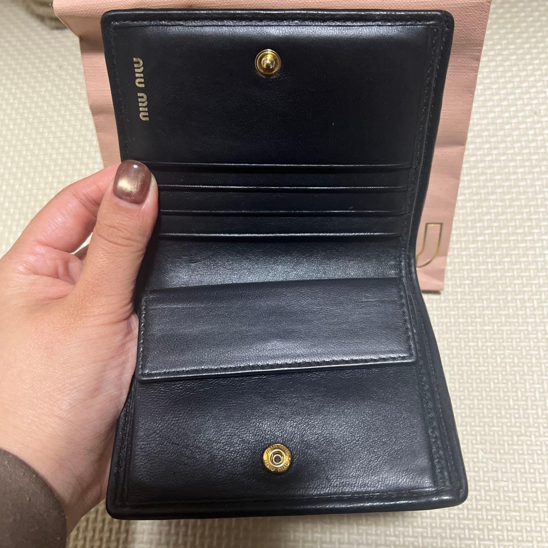 MIU MIU ブラック 二つ折り財布　マトラッセ