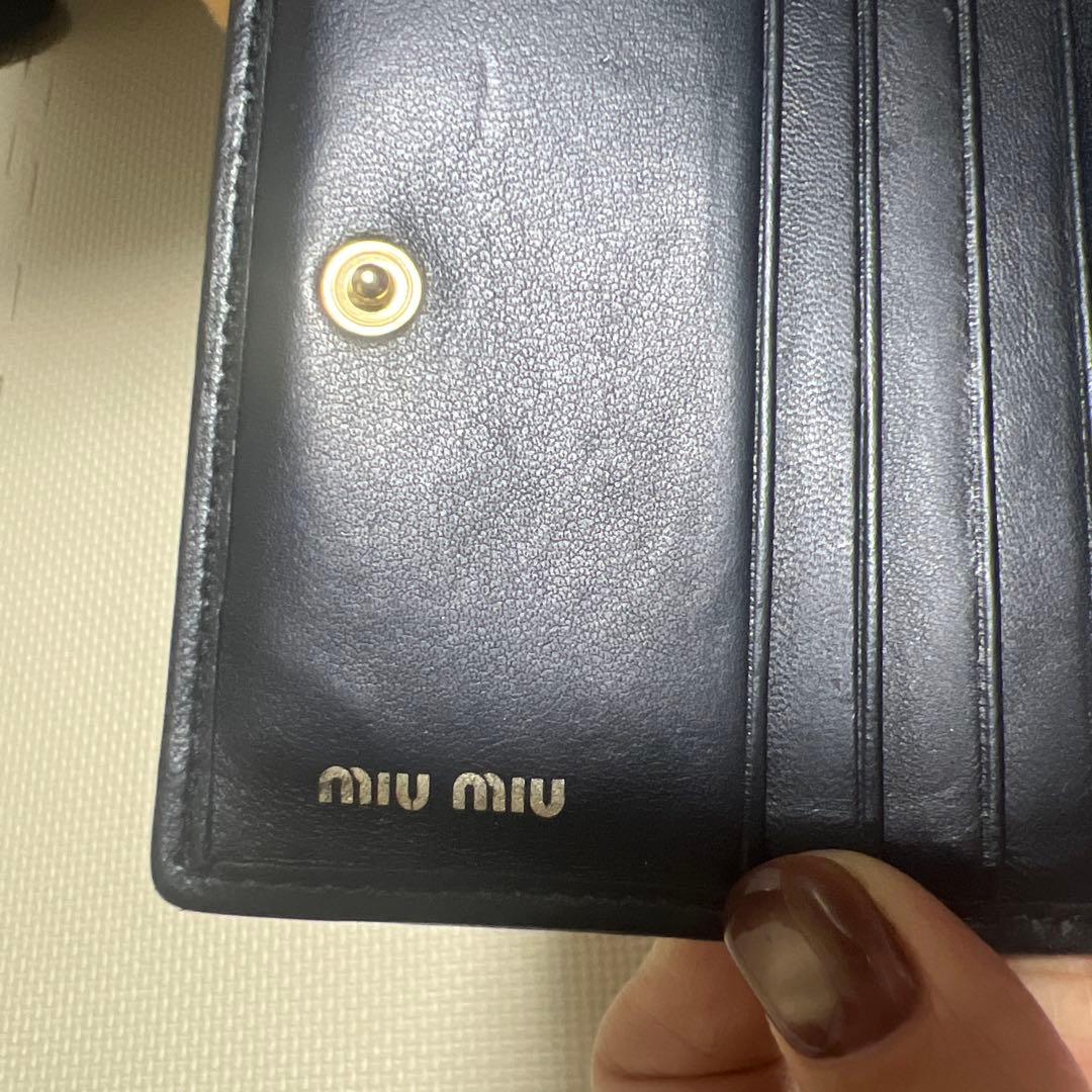 MIU MIU ブラック 二つ折り財布　マトラッセ