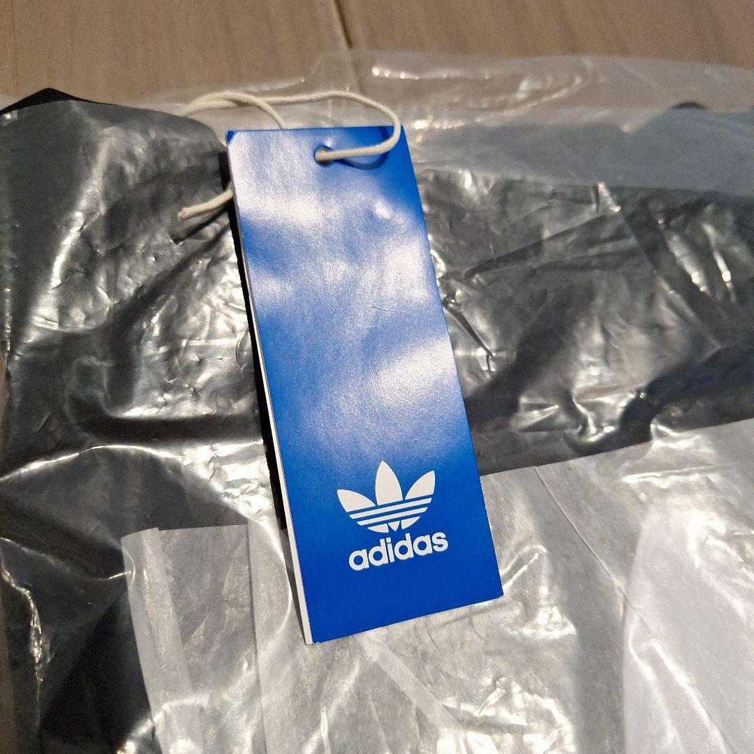 未使用 adidas フード付きジャケット 黒