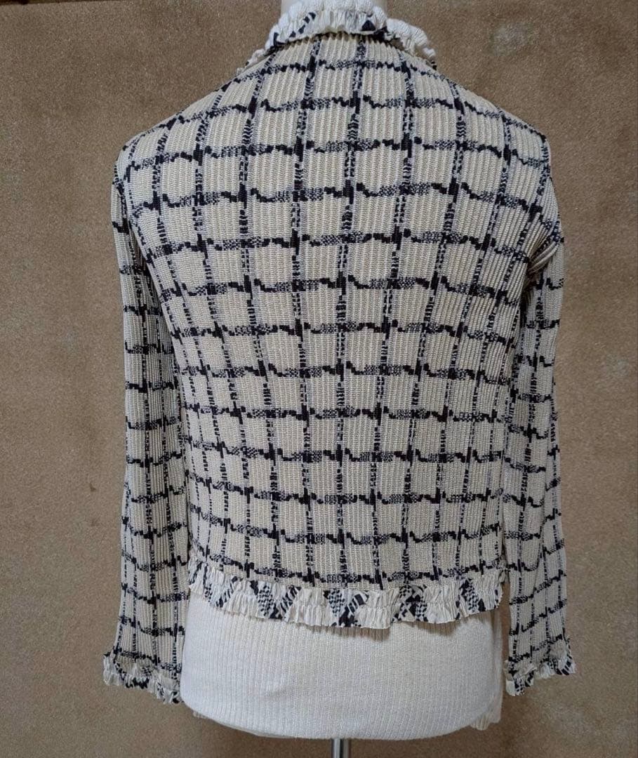 美品◇SPECCHIO◇ギャザーフリル刺繍 シャトルノーカラージャケット◇